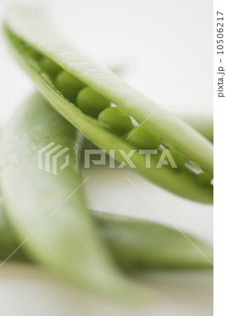 Studio shit of green peas 10506217