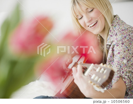 USA, New Jersey, Jersey City, young woman playing guitar 10506560