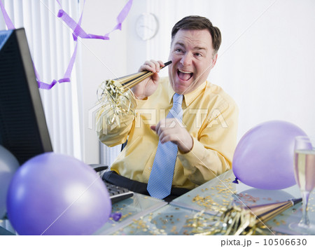 USA, Jersey City, New Jersey, businessman at office party 10506630