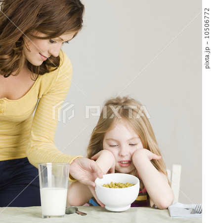 Mother serving vegetables to daughter 10506772