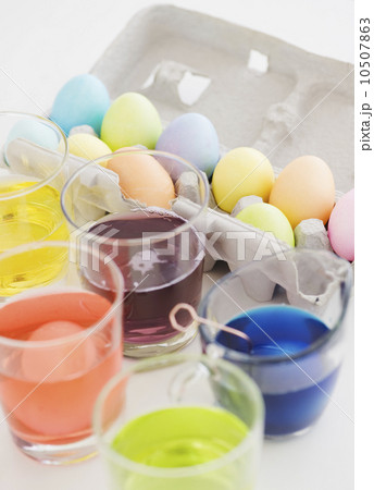 Glasses of dye and colored eggs 10507863