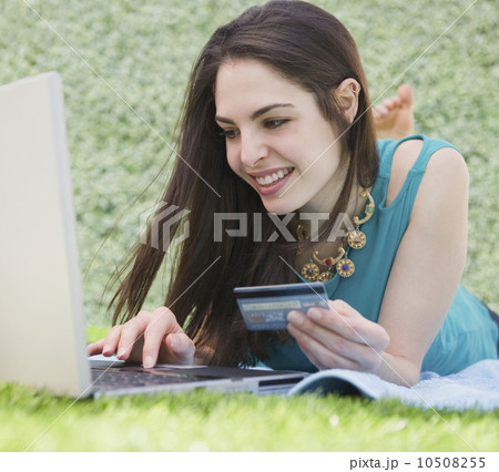 Young woman shopping online 10508255