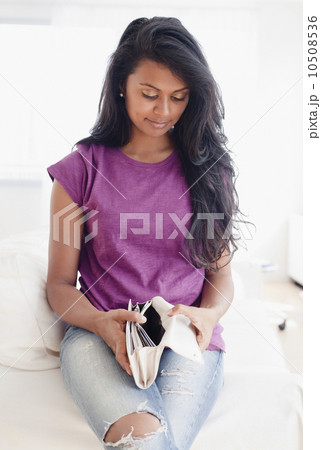 Woman looking in wallet 10508536