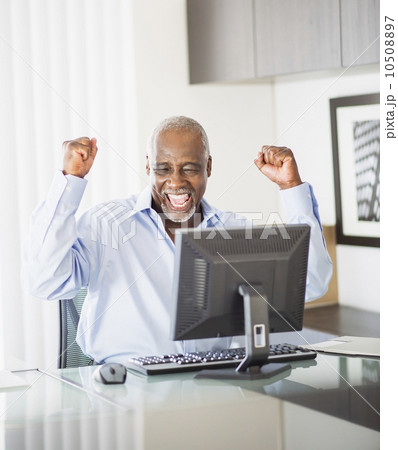 Portrait of satisfied senior man in office 10508897