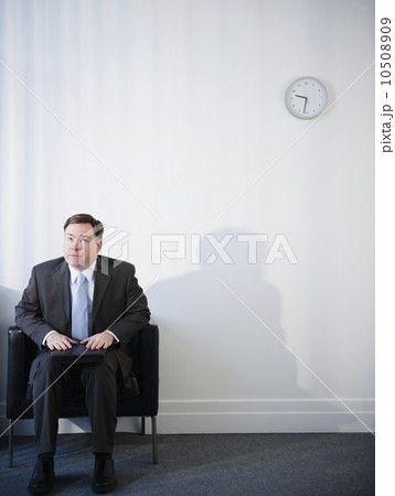 USA, Jersey City, New Jersey, businessman in waiting room USA, Jersey City, New Jersey, businessman in waiting room 10508909