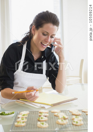 Portrait of entrepreneur talking on phone 10509214