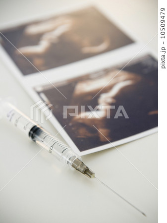 Sonogram and syringe Sonogram and syringe 10509479