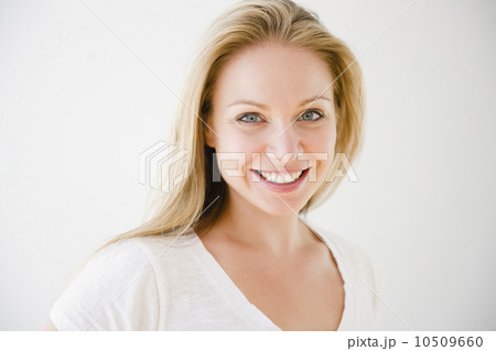 USA, New Jersey, Jersey City, Portrait of attractive young woman USA, New Jersey, Jersey City, Portrait of attractive young woman 10509660
