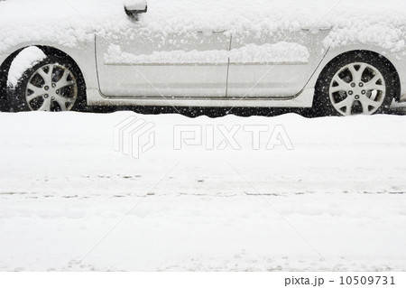 USA, New York State, Brooklyn, Williamsburg, car on street during blizzard USA, New York State, Brooklyn, Williamsburg, car on street during blizzard 10509731