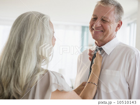 Portrait of elderly couple 10510143