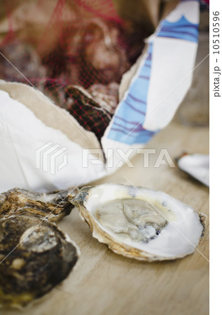 Raw oysters Raw oysters 10510596