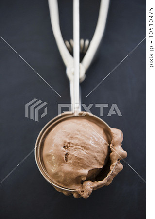 Close up of ice cream scoop 10510975