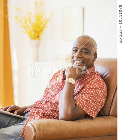 Portrait of men sitting in armchair Portrait of men sitting in armchair 10511078