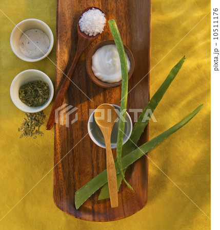Aloe Vera dried herbs lotion and salt on wooden tray Aloe Vera dried herbs lotion and salt on wooden tray 10511176