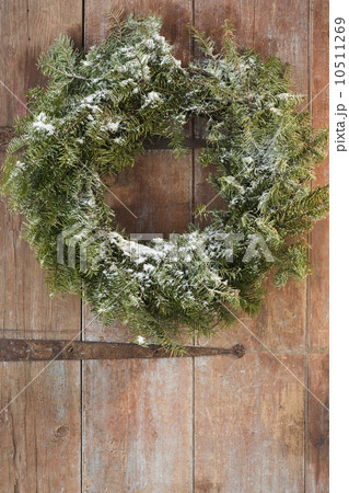 Christmas wreath on door 10511269