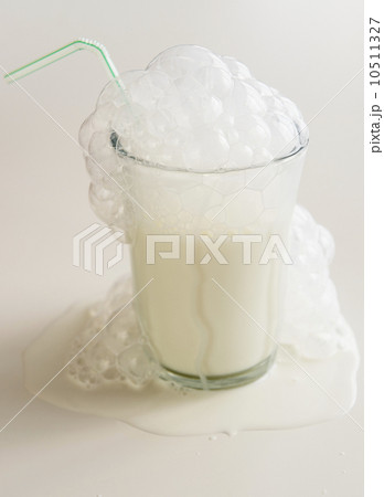 Studio Shot of spilled milk Studio Shot of spilled milk 10511327