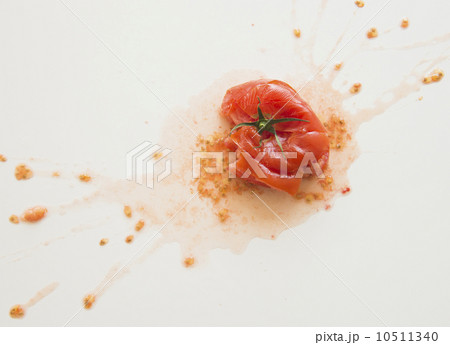 Studio Shot of smashed tomato Studio Shot of smashed tomato 10511340