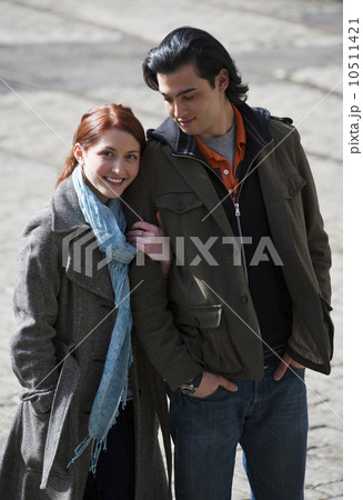 Portrait of a couple outdoors 10511421