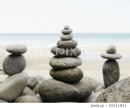 Stacks of pebbles 10511851