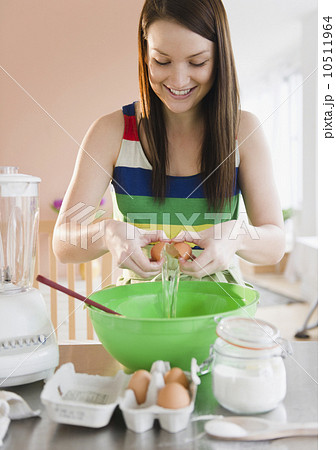 Young woman preparing food in kitchen 10511964