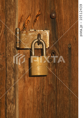 Lock on door 10512439