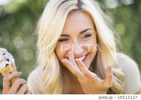 Portrait of teenage girl (16-17) eating ice cream 10513127