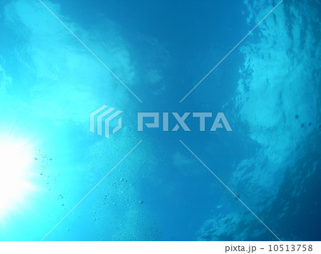 水中からの空 10513758