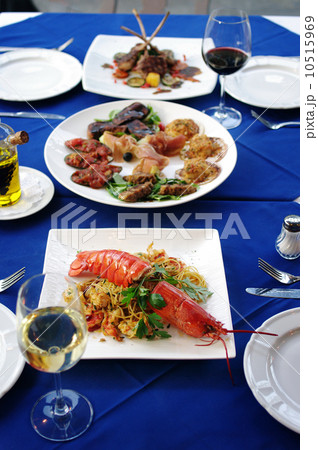 Italian cuisine dinner table 10515969