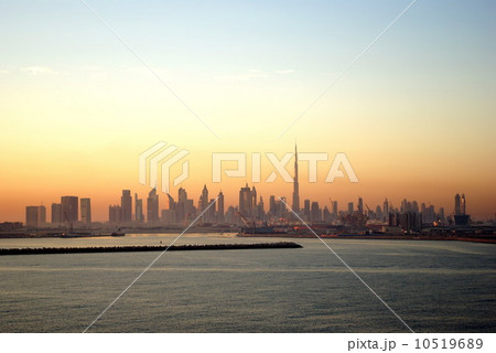 ドバイ 高層ビル群 ドバイ 高層ビル群 10519689