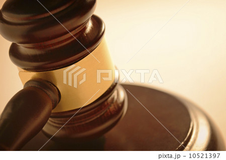 Judge or auctioneers gavel 10521397