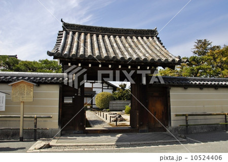 京都慈照院の総門風景 京都慈照院の総門風景 10524406