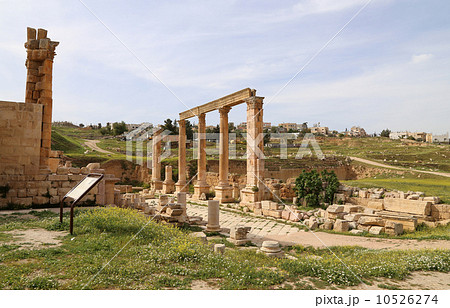 Roman ruins in the Jordanian city of Jerash (Gerasa of Antiquity), Jordan 10526274