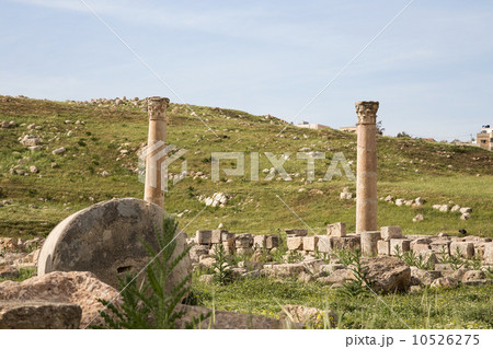 Roman ruins in the Jordanian city of Jerash (Gerasa of Antiquity), Jordan 10526275