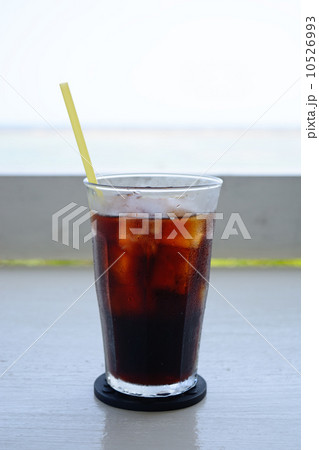 シーサイドで飲むアイスコーヒー シーサイドで飲むアイスコーヒー 10526993