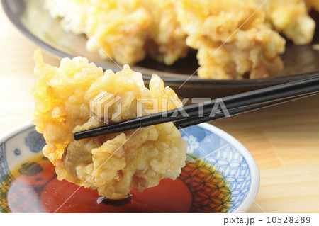 とり天を食べる 10528289