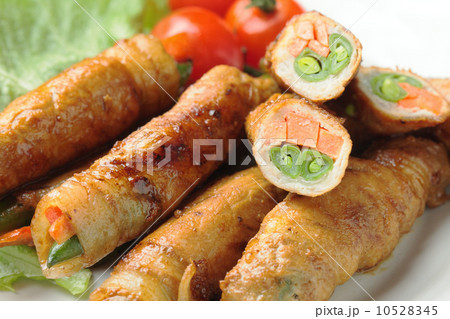 野菜の肉巻きのアップ 10528345