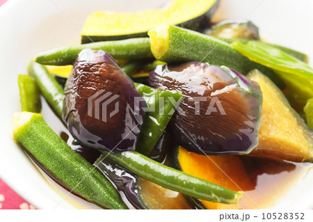 野菜の揚げ浸しのアップ 10528352