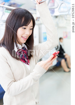 女子高生 電車内イメージ 女子高生 電車内イメージ 10528611
