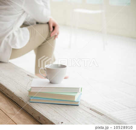 本と女性 本と女性 10528910