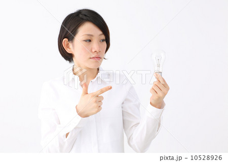 電球持つ人 電球持つ人 10528926