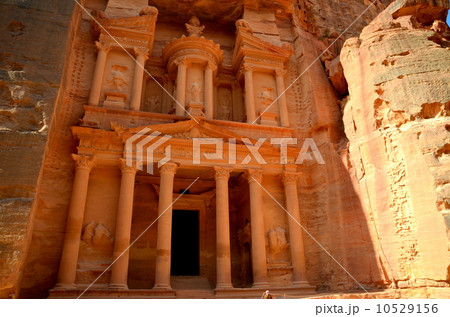 ペトラ遺跡　エル・ハズネ 10529156