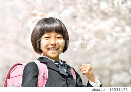 新一年生の女の子(桜) 10531176