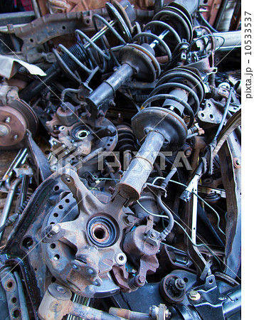 解体工場の自動車部品 解体工場の自動車部品 10533537