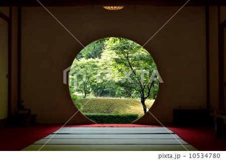 明月院の丸窓 10534780