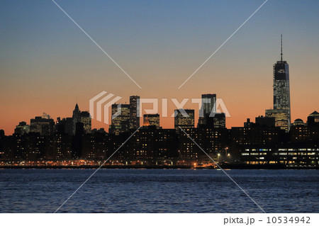 マンハッタンスカイライン 夕景 ロングアイランドシティより マンハッタンスカイライン 夕景 ロングアイランドシティより 10534942