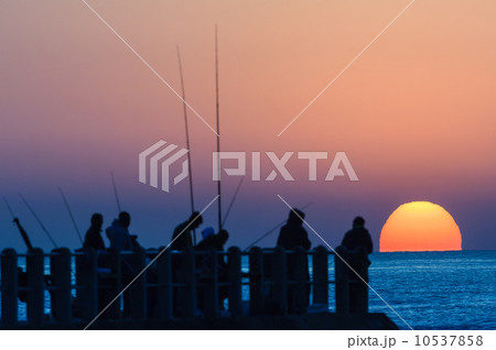 Dawn Sun Rising Ocean Fishing Pier Dawn Sun Rising Ocean Fishing Pier 10537858