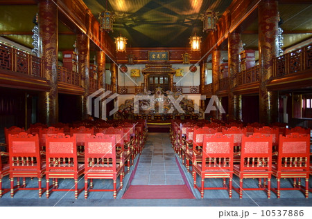 ベトナム 　フエ　阮朝王宮 10537886