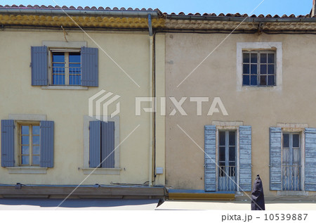 フランス、プロヴァンス地方の民家 10539887