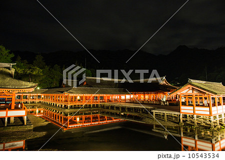 宮島 厳島神社の夜景 宮島 厳島神社の夜景 10543534