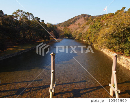 宇治橋からみる五十鈴川 10545999